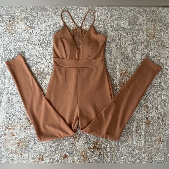 Revamped Jumpsuit with lace back - Picture 14 of 16